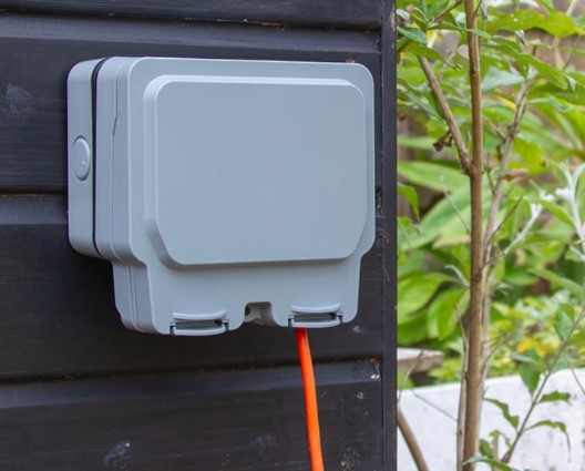 Uma caixa de soquete externa poderia melhorar a segurança para necessidades de energia externas